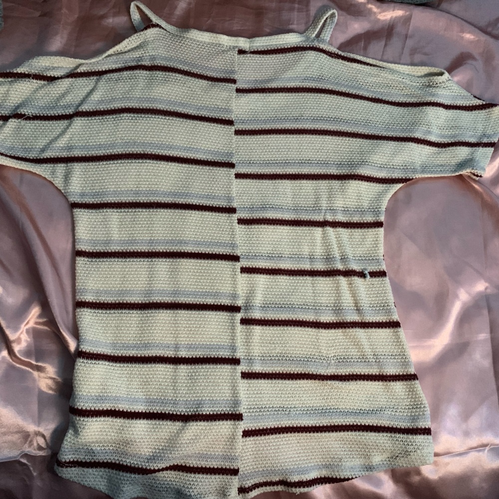 Striped shirt with open shoulder